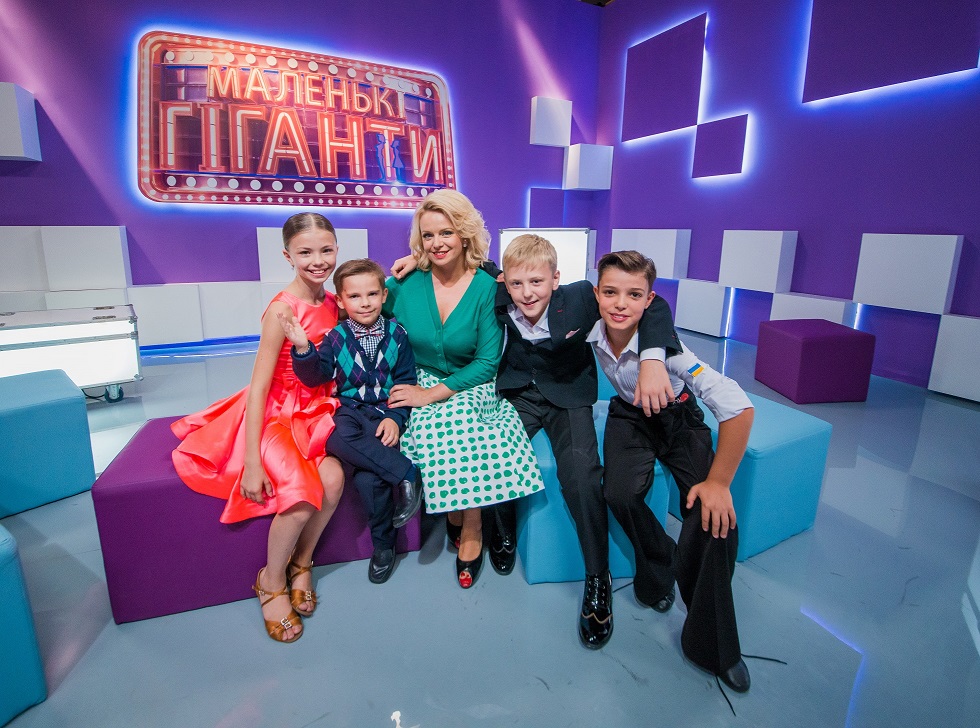 За весь проект &laquo;Маленькі гіганти&raquo; в общей сложности командой стилистов было создано около 96 образов для звезд проекта